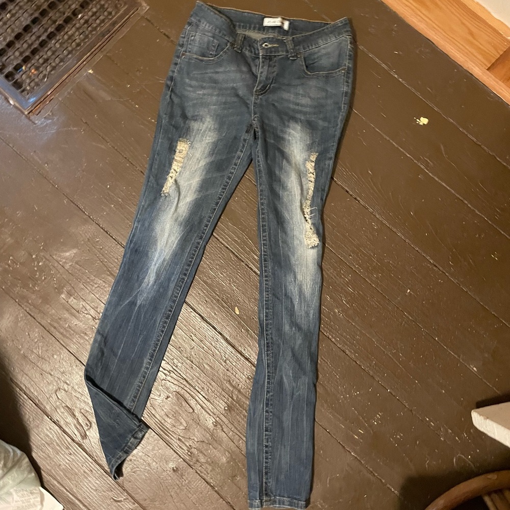 Size 7 skinny distressed jeans
